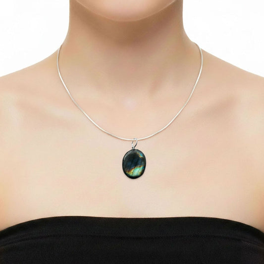 Ciondolo in labradorite – Pietra piatta