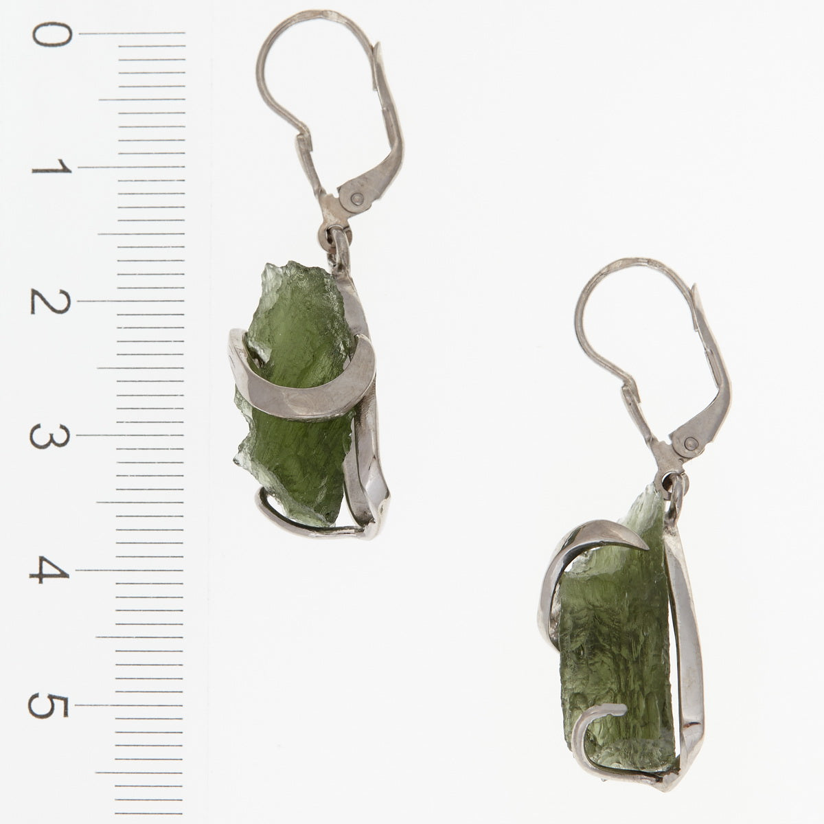 Orecchini in argento con Moldaviti naturali 311