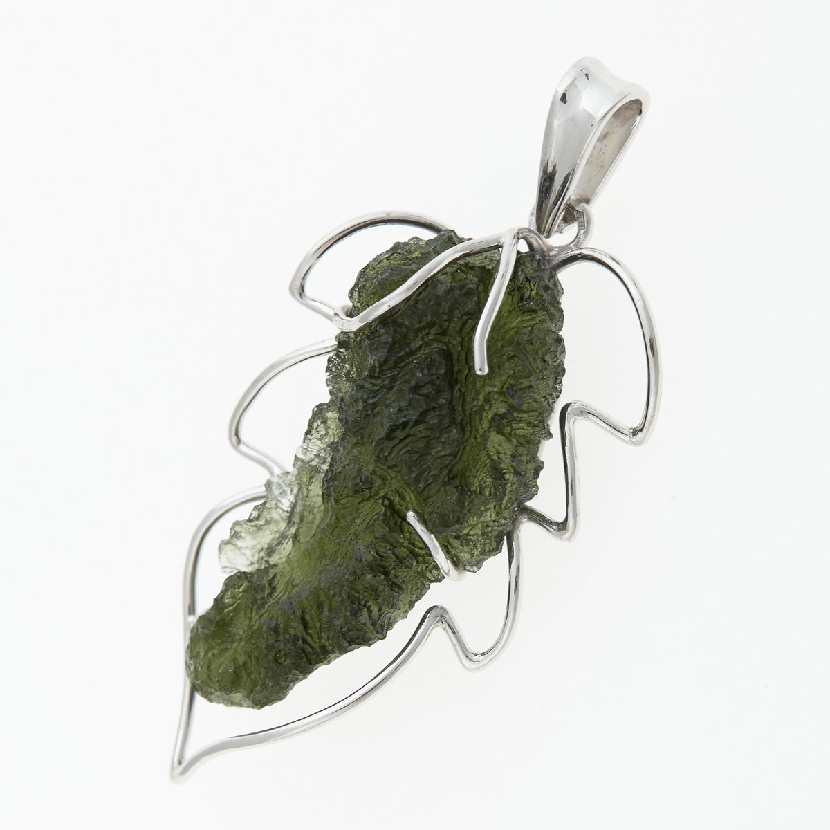 Ciondolo in argento con Moldavite – foglia d'albero 7806