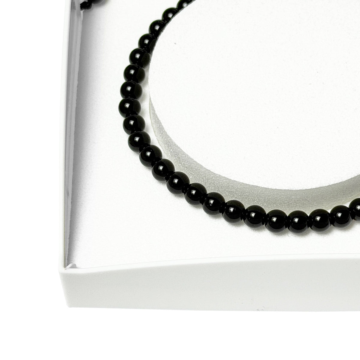 Bracciale in onice – Perle sferiche da 4 mm cordoncino regolabile