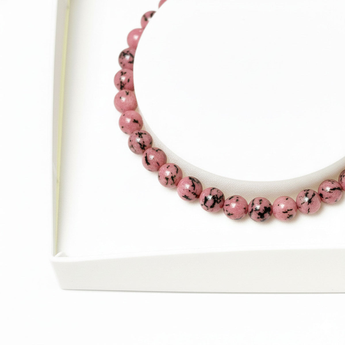 Bracciale in rodonite – Perle sferiche da 4 mm cordoncino regolabile