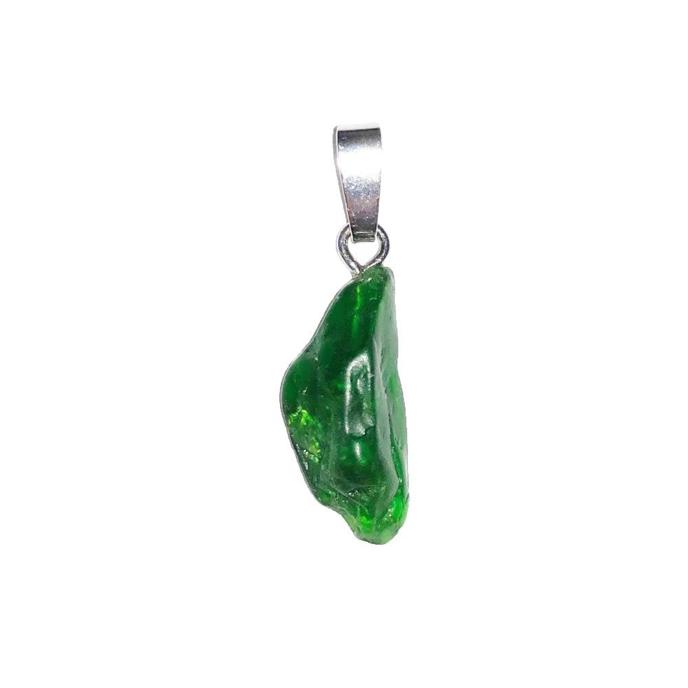 Ciondolo in diopside – Pietra grezza