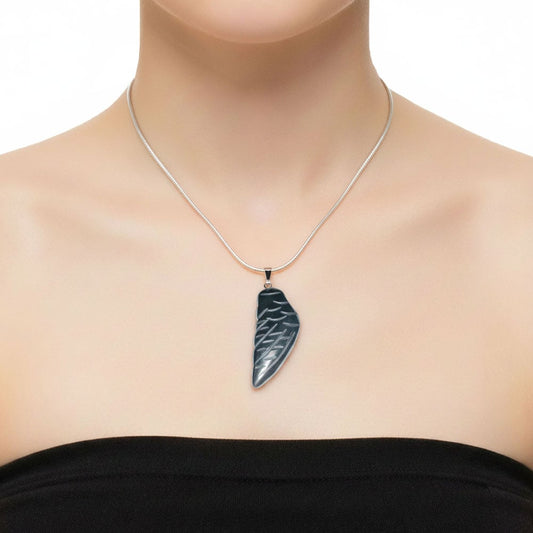 Ciondolo in ematite – Ala d'angelo