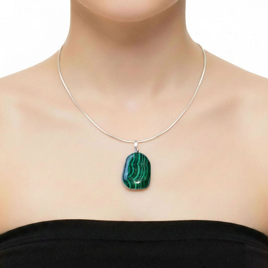 Ciondolo in malachite – Pietra burattata