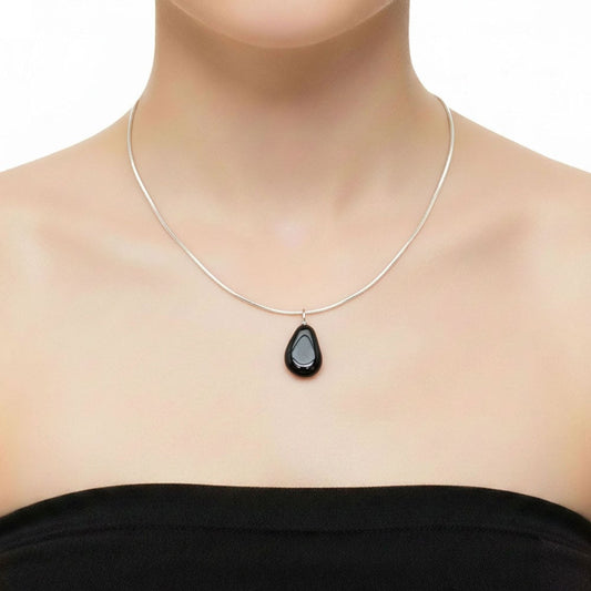Ciondolo in nuummite – Pietra burattata