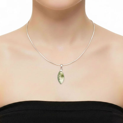 Ciondolo in prehnite – Pietra piatta