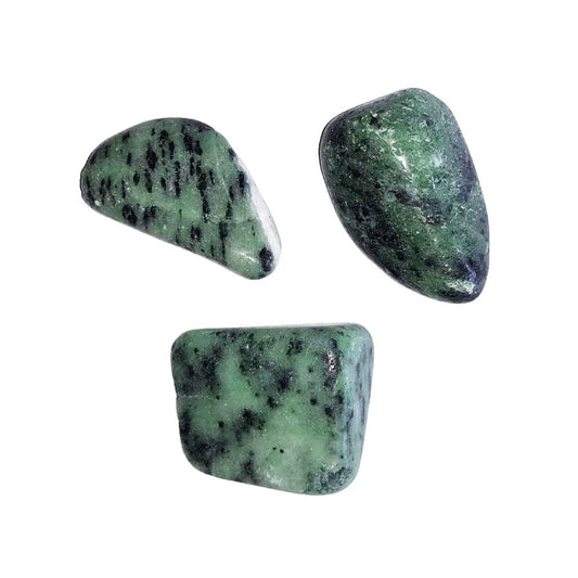 Pietra burattata di rubino su zoisite