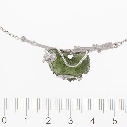 Collana in argento con Moldavite 8930