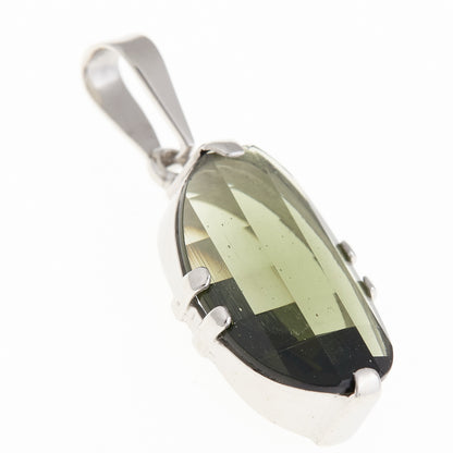 Ciondolo in argento con Moldavite 010
