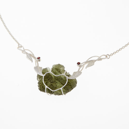 Collana in argento con Moldavite e Granati 7379