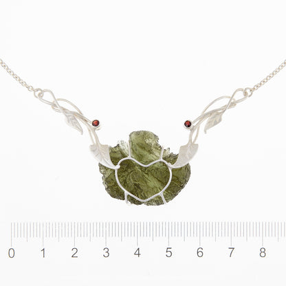 Collana in argento con Moldavite e Granati 7379