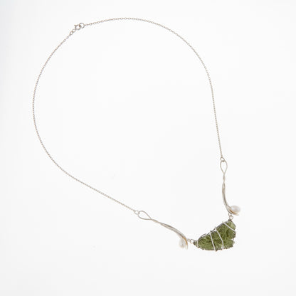 Collana in argento con Moldavite e perle 7758