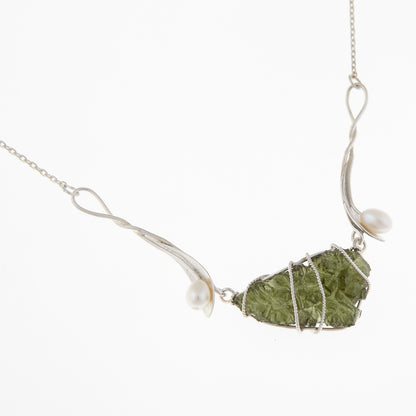 Collana in argento con Moldavite e perle 7758