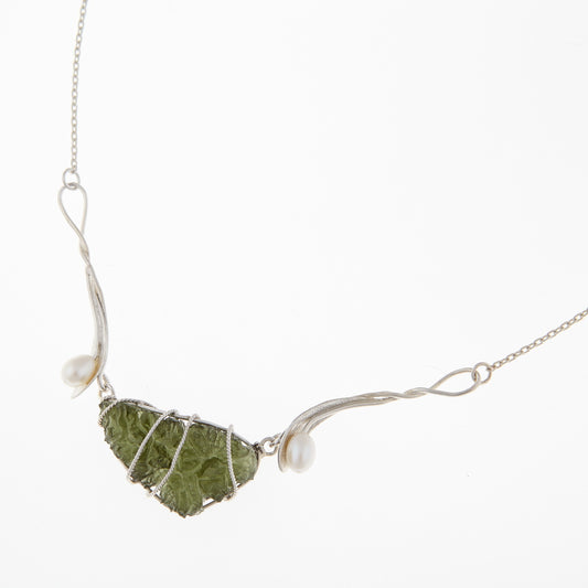Collana in argento con Moldavite e perle 7758