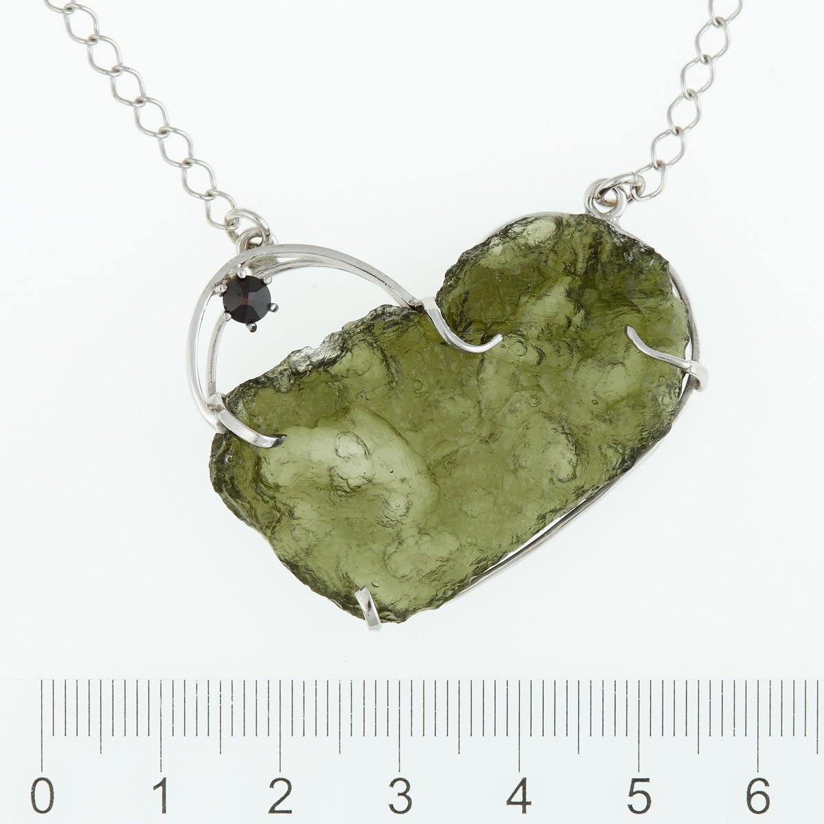 Collana in argento con Moldavite e cuore di granato 737