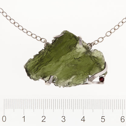 Collana in argento con Moldavite e Granato 8657