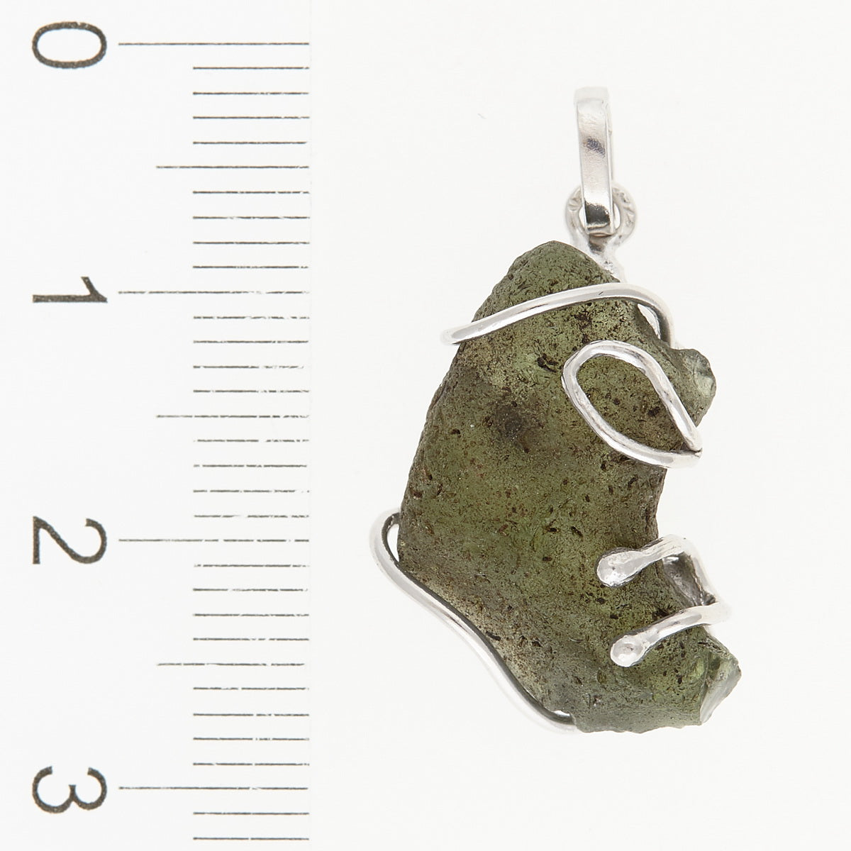 Ciondolo in argento con Moldavite – scarpa 141