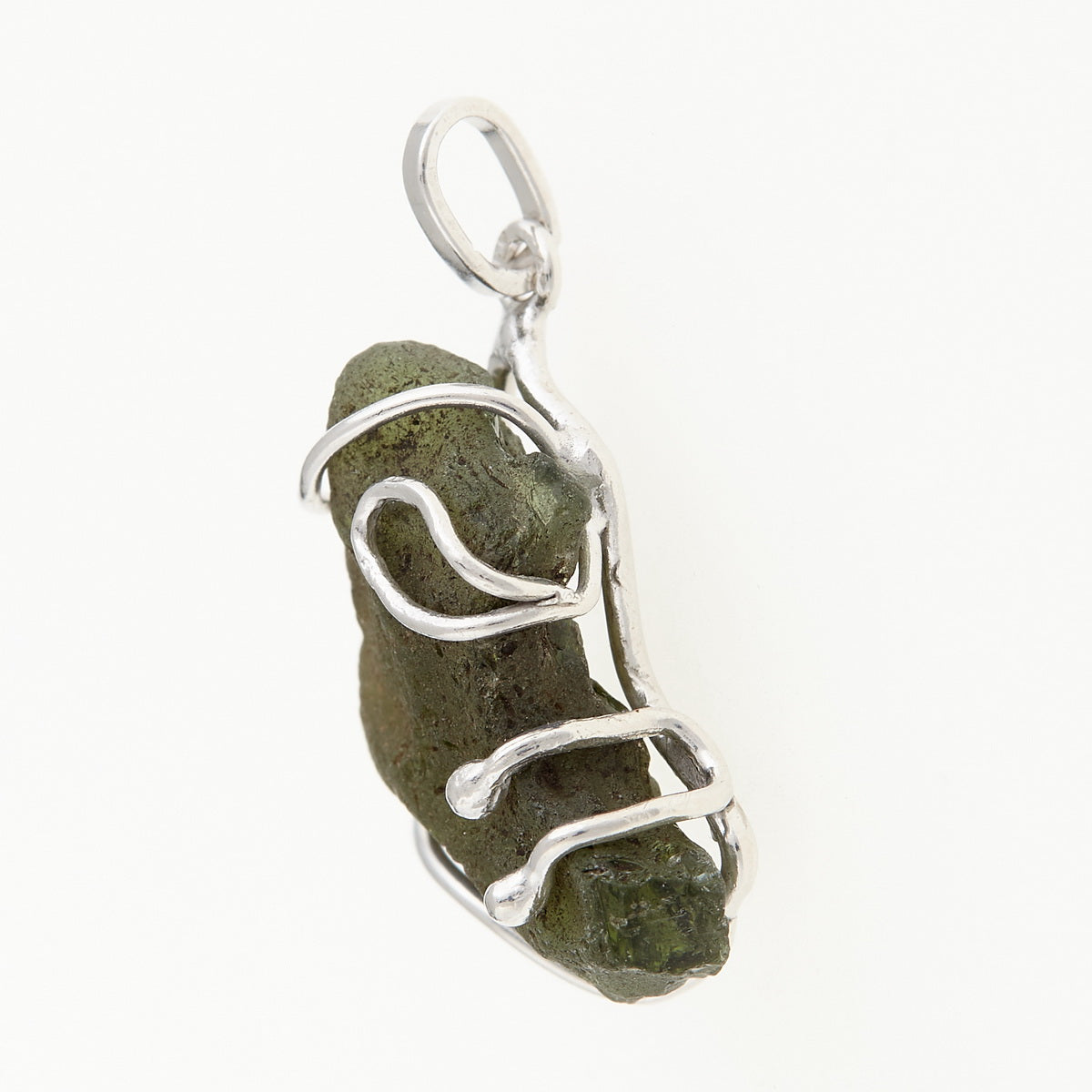 Ciondolo in argento con Moldavite – scarpa 141