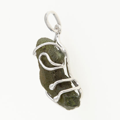 Ciondolo in argento con Moldavite – scarpa 141