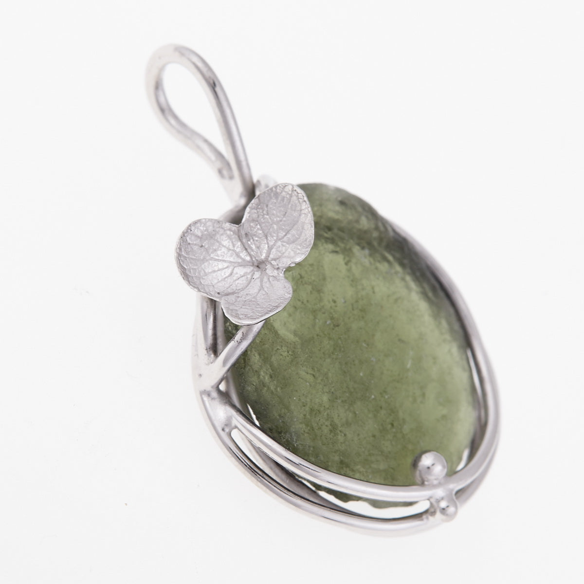 Ciondolo in argento con Moldavite – fiore di ortensia 003
