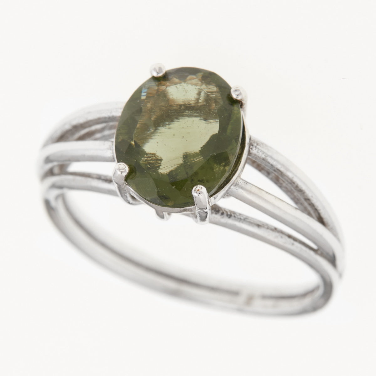 Anello in argento con Moldavite 528