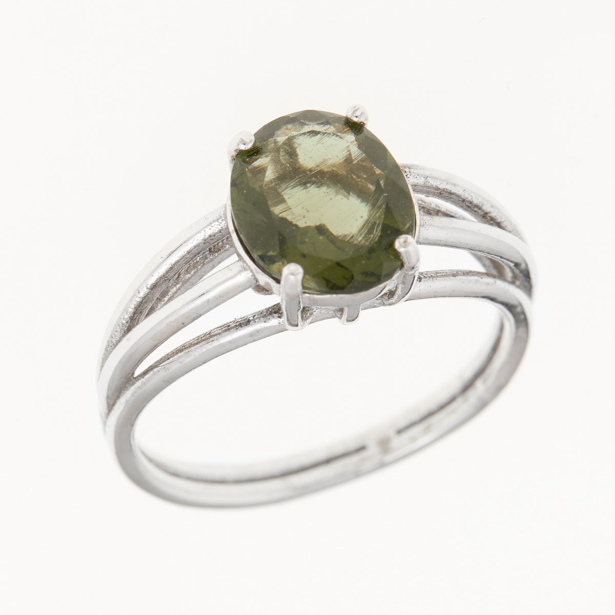 Anello in argento con Moldavite 528