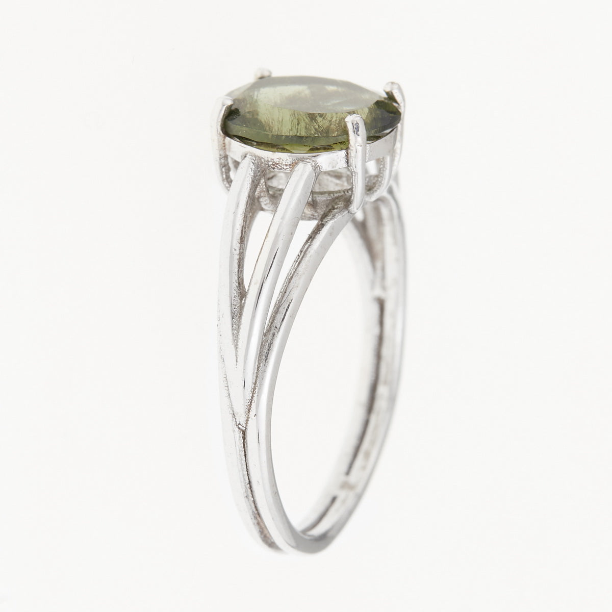 Anello in argento con Moldavite 528