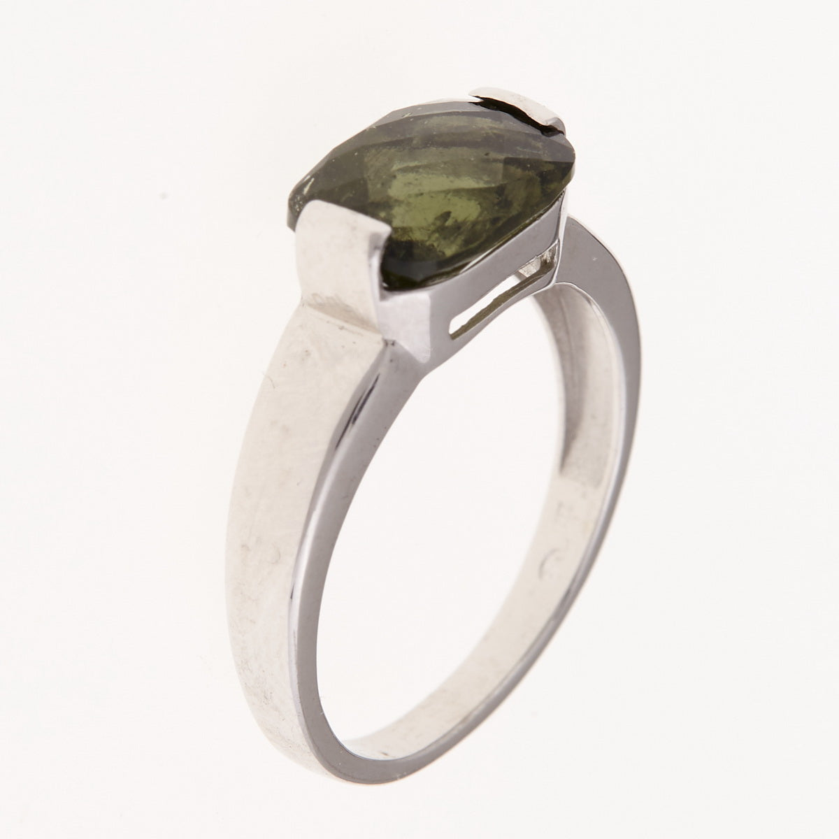Anello in argento con Moldavite 529