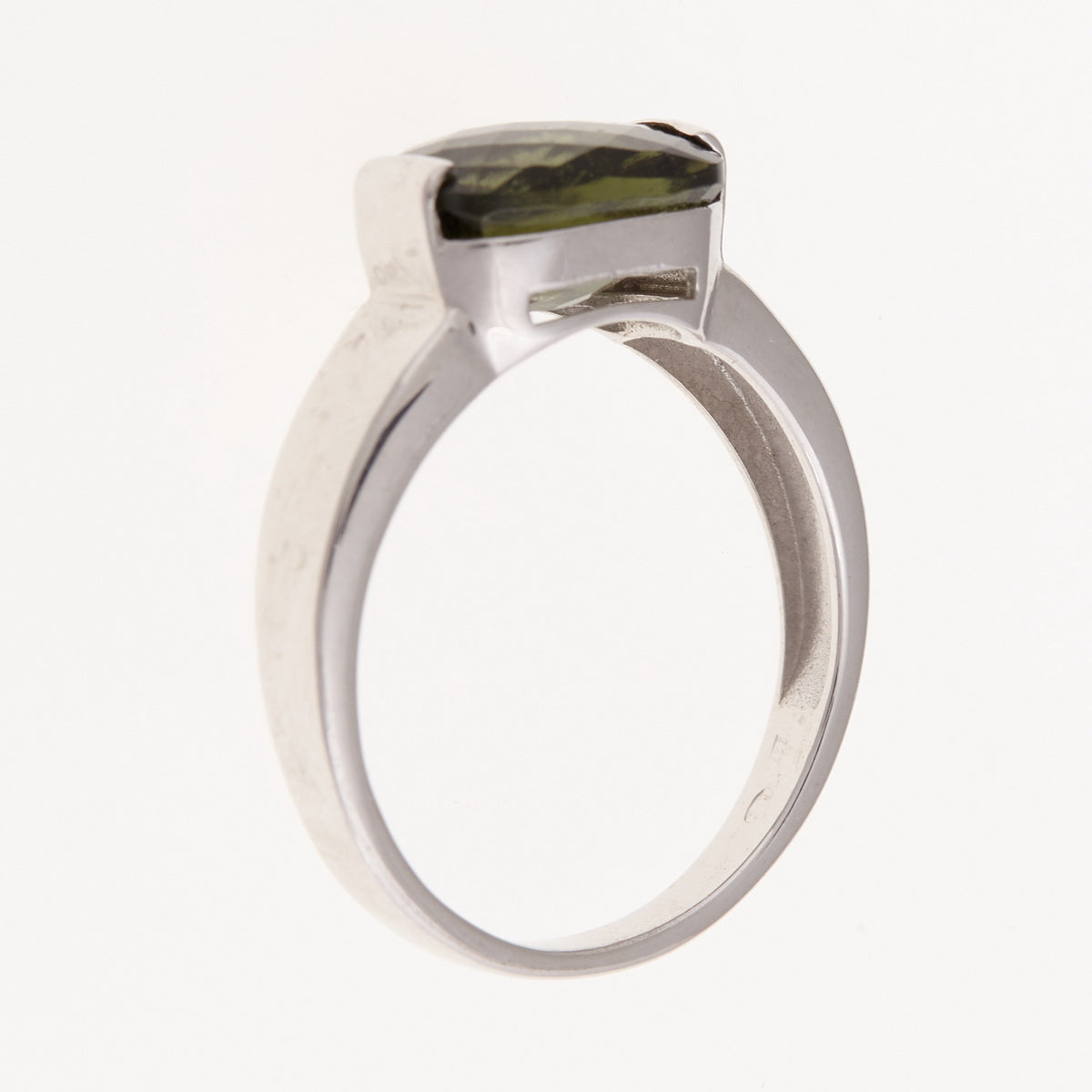Anello in argento con Moldavite 529