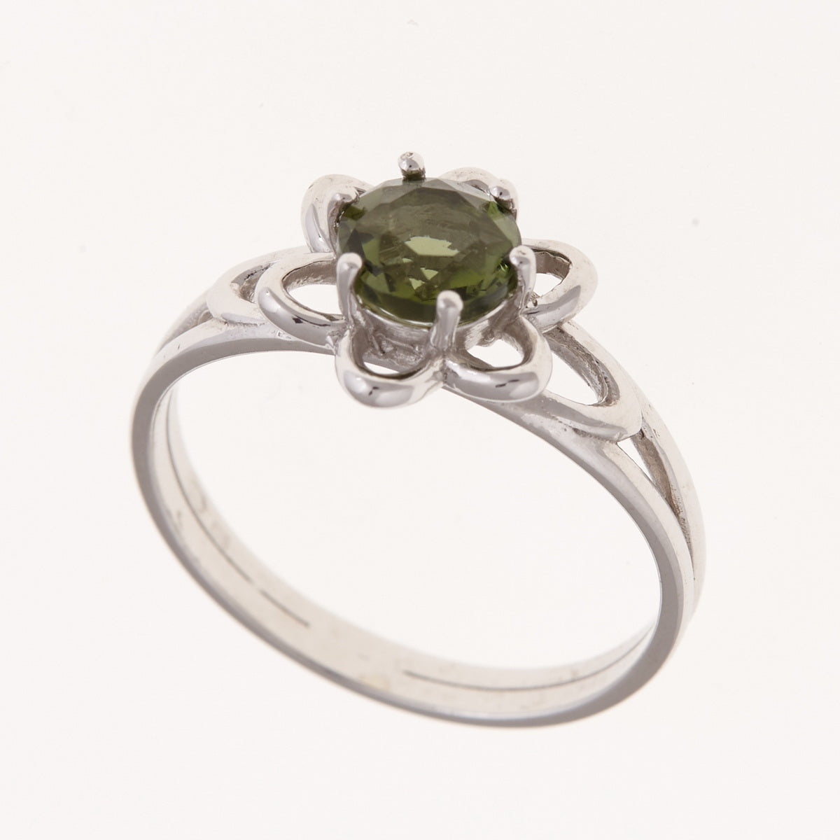 Anello in argento con Moldavite 584