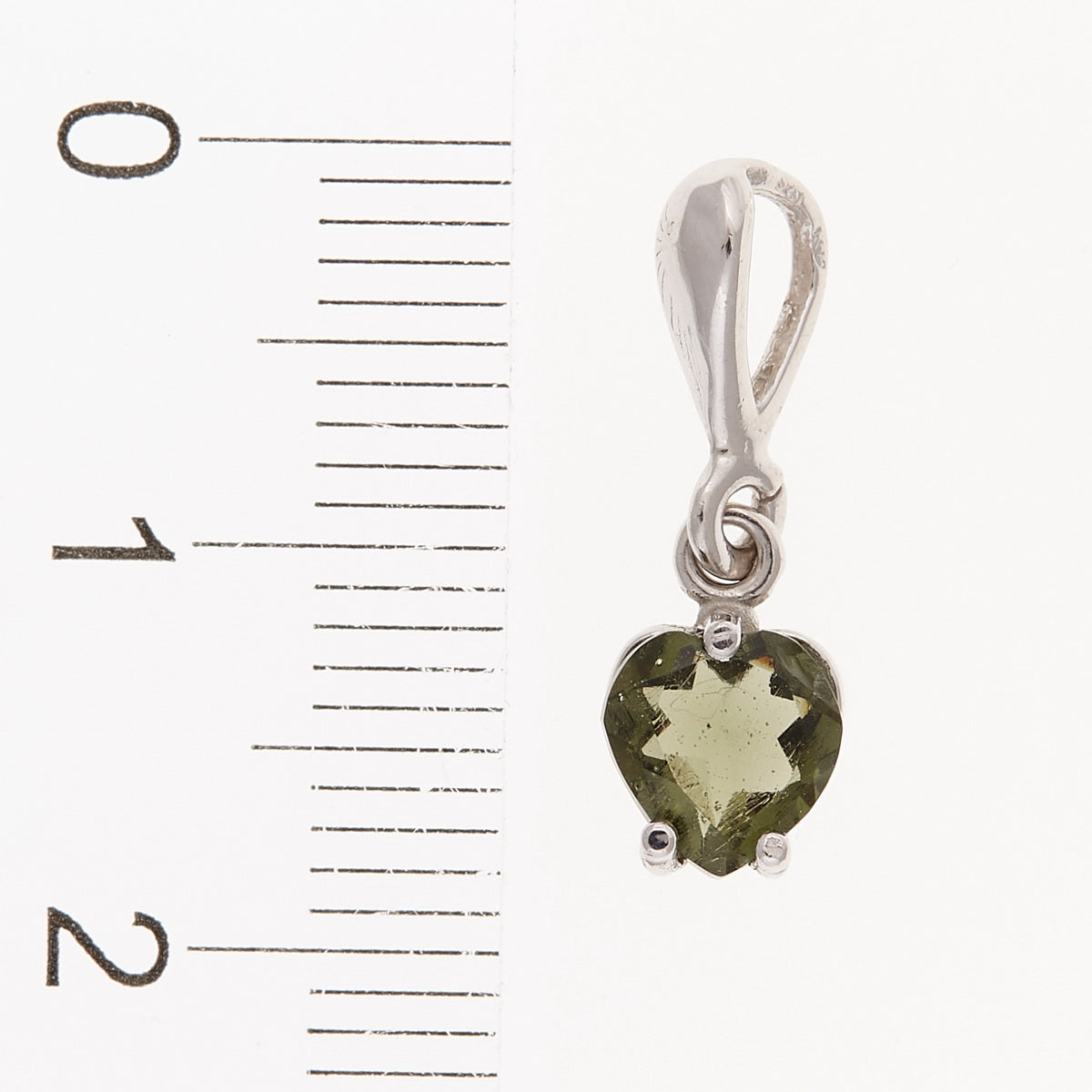 Ciondolo in argento con Moldavite – cuore 585
