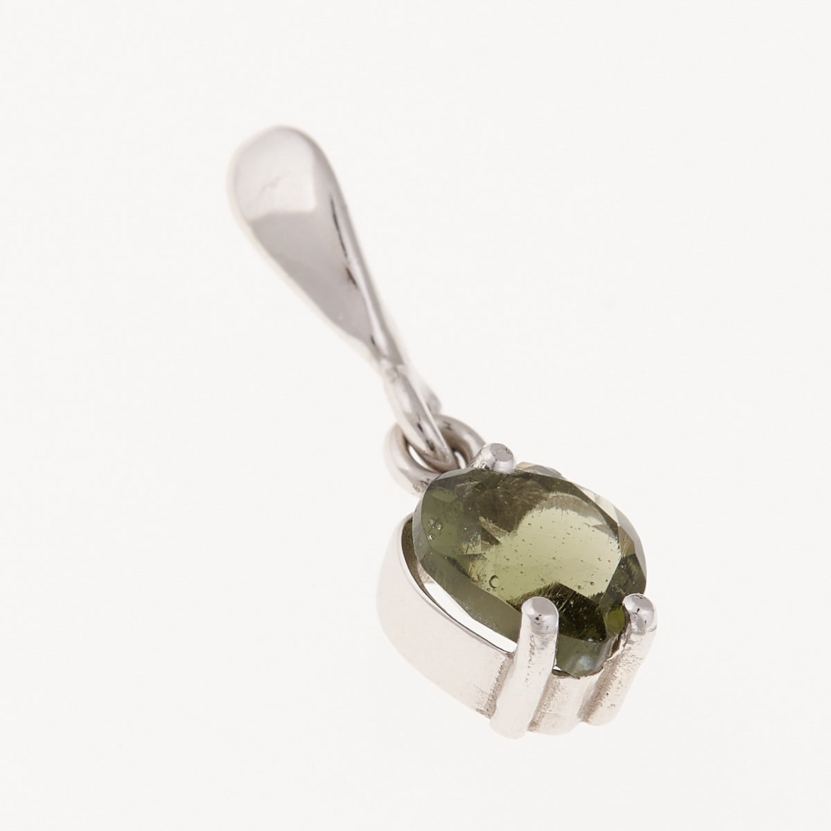 Ciondolo in argento con Moldavite – cuore 585