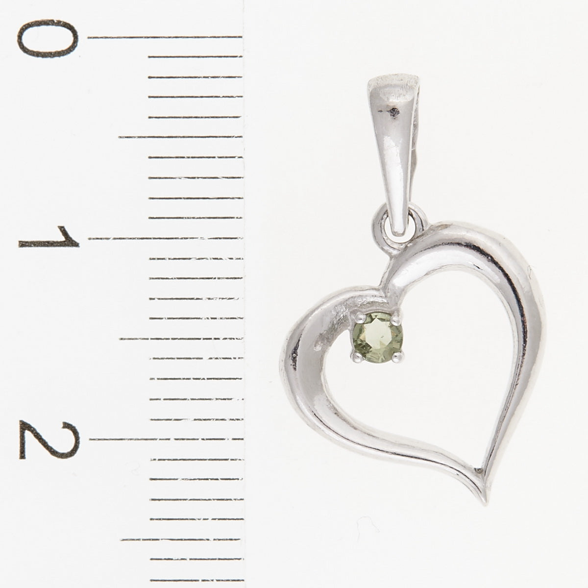 Ciondolo in argento con Moldavite – cuore 1379