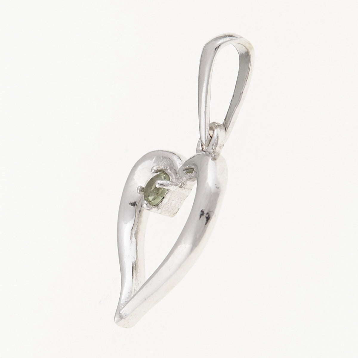 Ciondolo in argento con Moldavite – cuore 1379